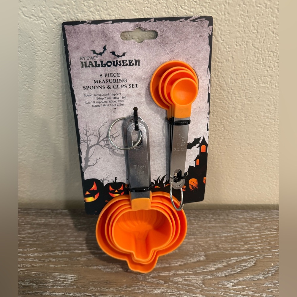 New Cook With Color 8pc Pumpkin Measuring Cups and Spoons Set